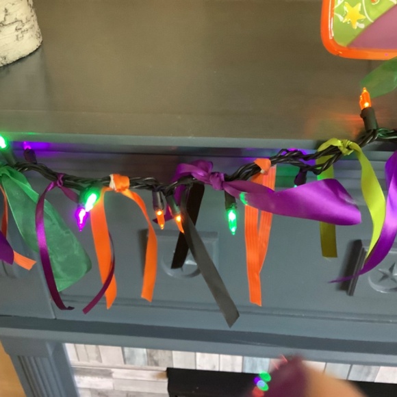 halloween 50 LED lighted ribbon garland - Picture 3 of 3